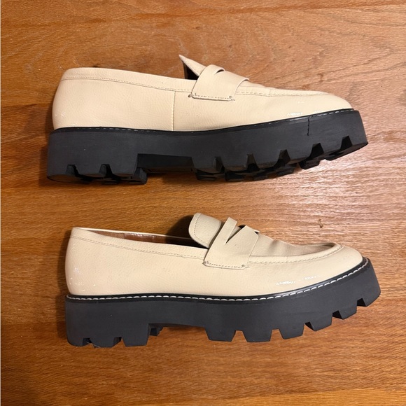 Franco Sarto Patent Cream Loafers with Black Sole - Picture 2 of 7